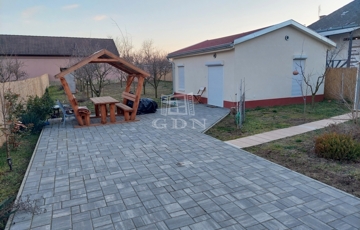 Eladó családi ház