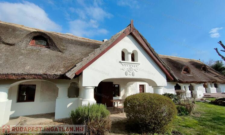 Díjnyertes, autentikus, nagyértékű luxus ház a Káli-medencében                                 