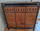 Szolnokon belvárosi felújított garzon, szigetelt házban eladó!