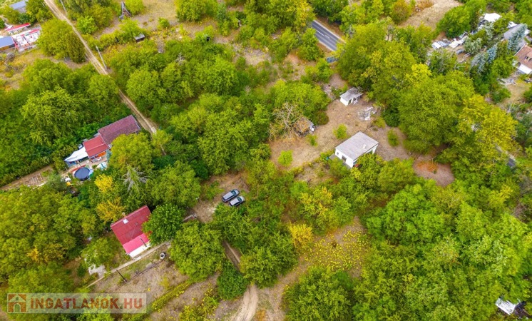 360137