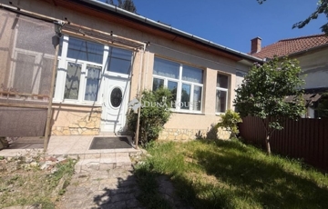 Eladó családi ház