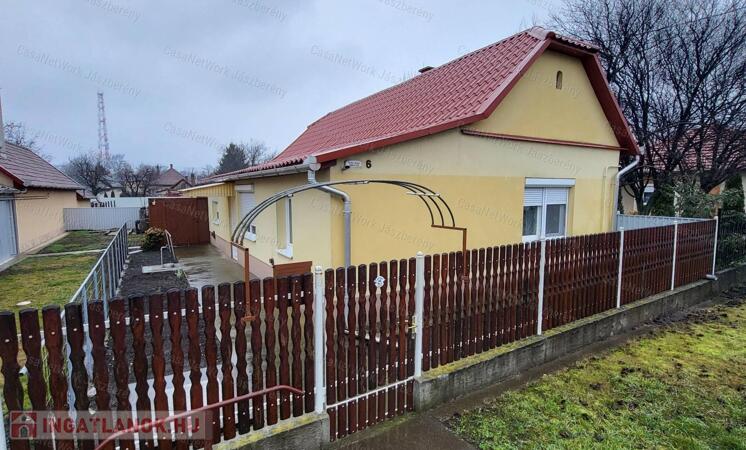 Eladó családi ház Jászapátin