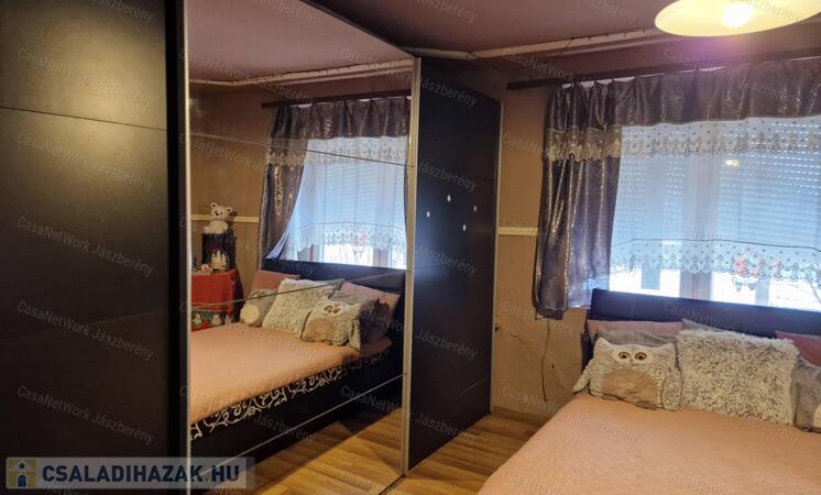 Tarnaörsön  46 nm-es, felújítandó, egy szobás családi ház eladó                                 