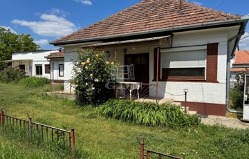 Eladó családi ház