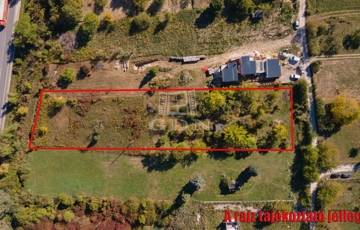 Eladó telek/földterület