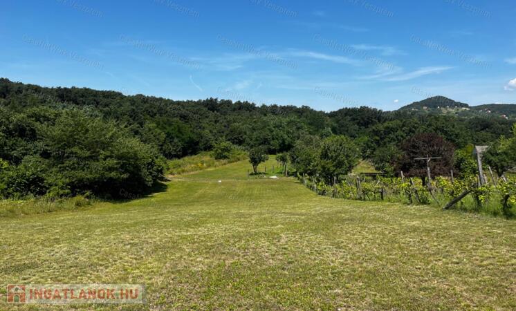 Eladó telek Zánka egyik legnyugodtabb részén!