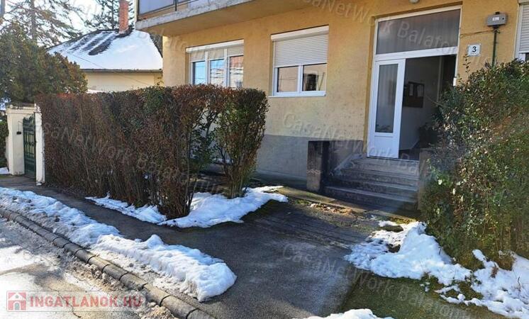 Központban, földszinten-eladó LAKÁS BALATONFÜREDEN