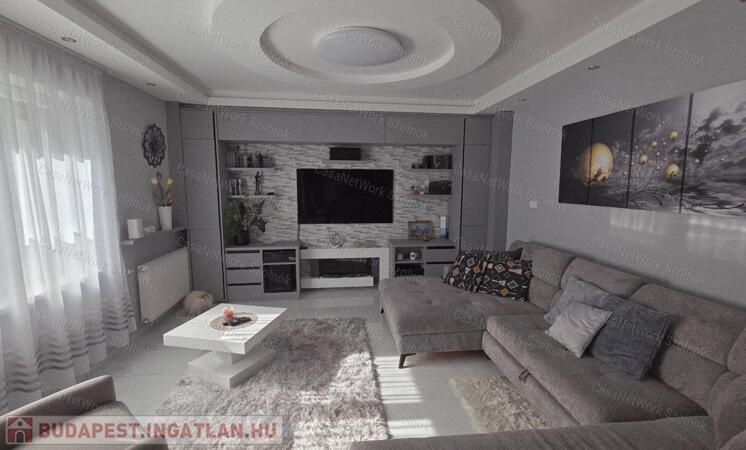 Luxus családi ház két szinten Szolnok belvárosában                                 