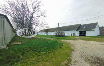 Eladó telek/földterület