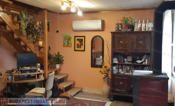 Tiszaföldváron a strandhoz közel eladó ház!                                 