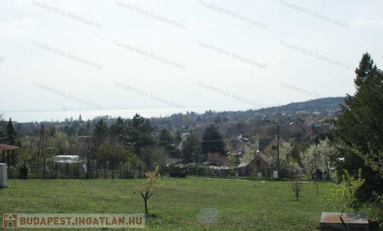 Balatonkenesén panorámás építési telek eladó                                 