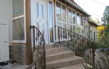 Eladó családi ház