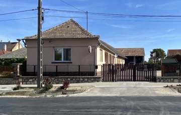 Eladó családi ház