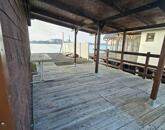 Eladó különálló horgászstég a Bokodi-tó partján, privát partszakasszal