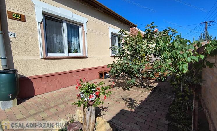 Eladó felújított családi ház Törökszentmiklós csendes utcájában!                                 