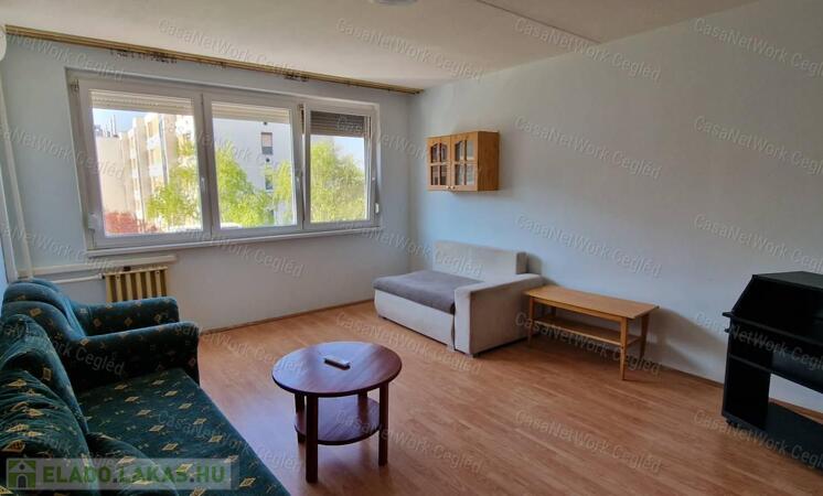 Jó elosztású, 2. emeleti klímás panellakás eladó Cegléden                                 