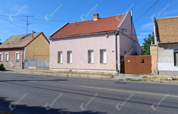 Eladó családi ház