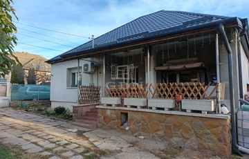 Eladó családi ház