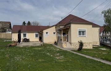 Eladó családi ház
