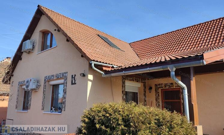 Eladó újszerű családi ház, Tápiószele                                 