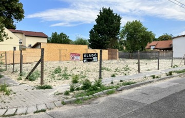 Eladó telek/földterület