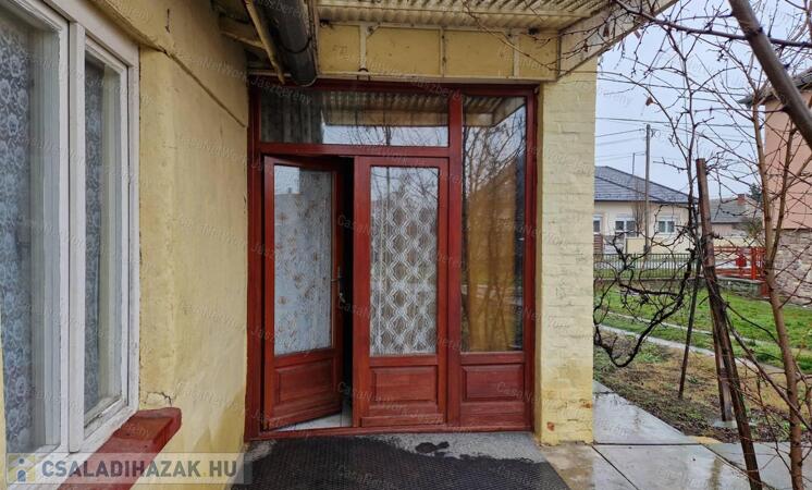 Jászalsószentgyörgyön eladó 88 nm-es, felújítandó 3 szobás családi ház                                 