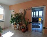 Eladó 3 szobás, 2. emeleti, felújított lakás Szolnokon