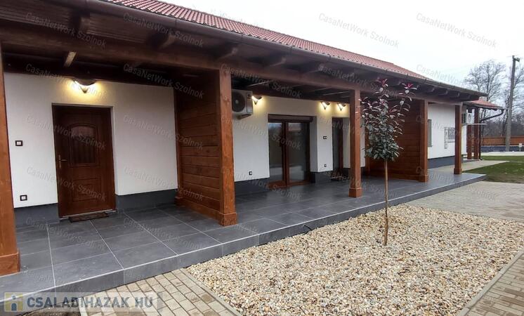 Eladó új építésű, 3 szobás, nagy teraszos sorházi lakás                                 