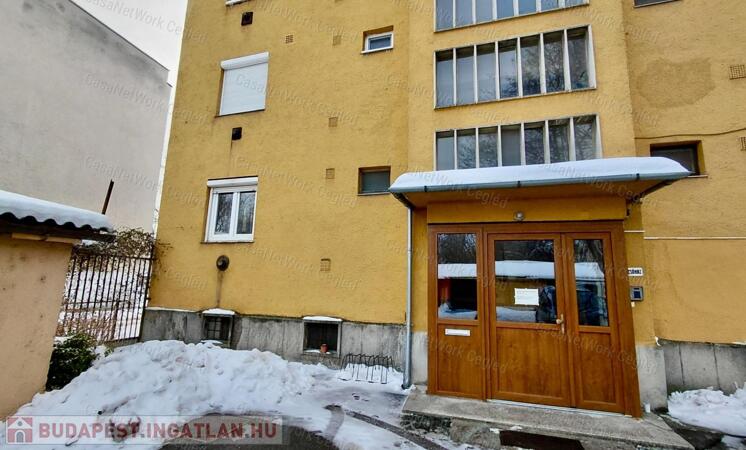 Cegléden a belvárosban földszinti tégla lakás eladó!                                 