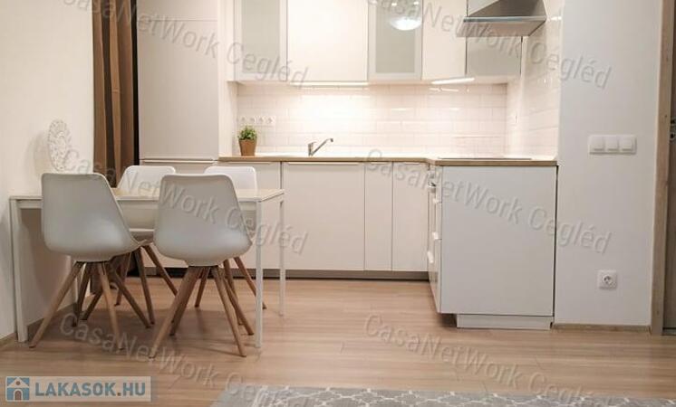 Erkélyes,1.emeleti téglalakás kiadó, teremgarázs hellyel!                                 