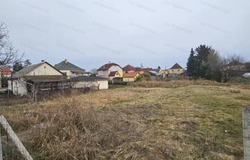 Eladó telek/földterület