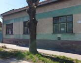 Eladó vállalkozásra kiváló, 102nm-es ház Szolnok forgalmas részén!