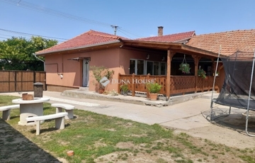 Eladó családi ház