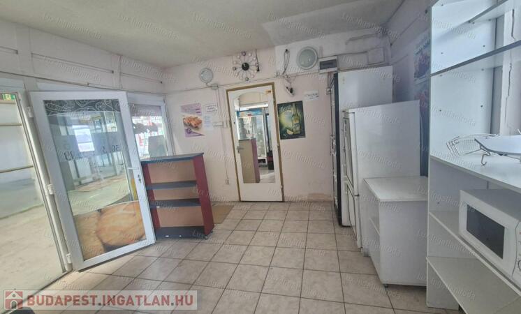 ELADÓ üzlethelyiség a KONZUM emeletén  !                                 