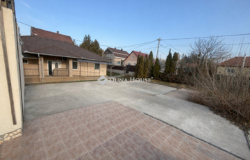 Eladó telek/földterület