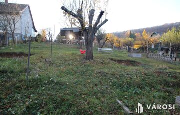 Eladó telek/földterület