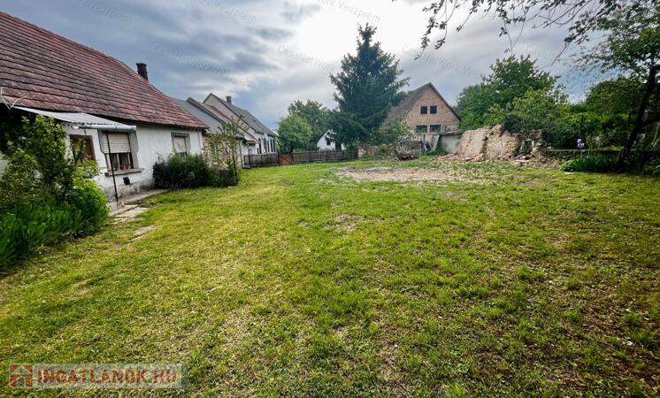 Eladó felújítandó ház Mencshelyen!