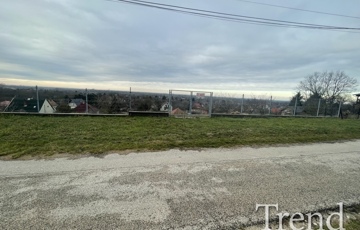 Eladó telek/földterület