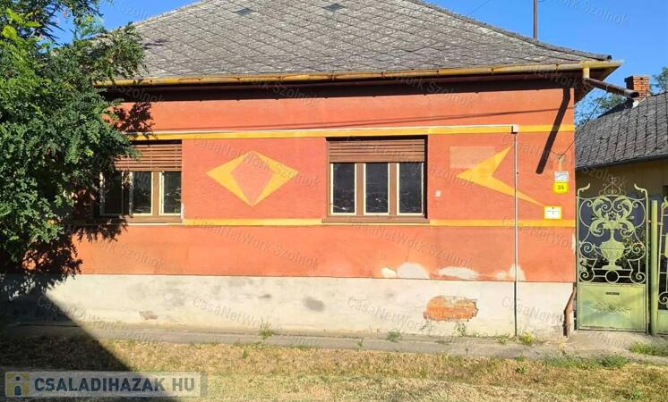 Tiszaföldvár, Szondy Vezér úton Eladó egy családi ház                                 