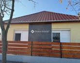 Eladó családi ház Törtel 49 900 000 Ft