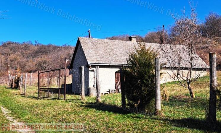 Természet közeli lehetőség -eladó GAZDASÁGI ÉPÜLET BALATONCSICSÓN                                 