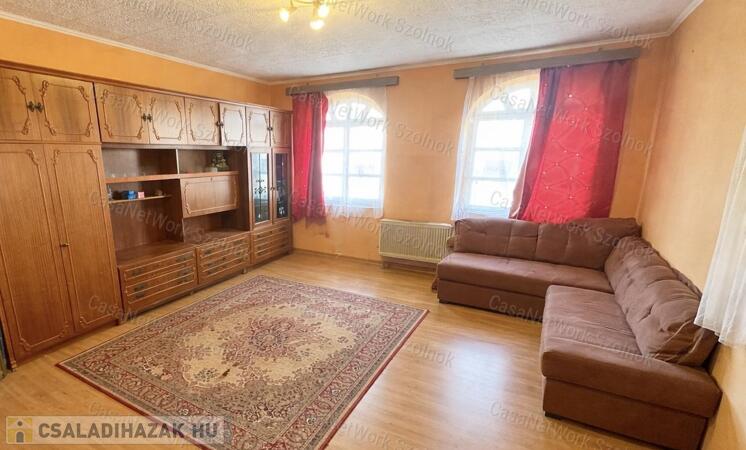 Újszászon eladó családi ház!                                 