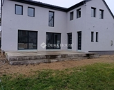 Eladó családi ház Tápiószentmárton 69 500 000 Ft