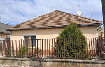 Eladó családi ház