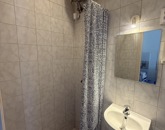 352684