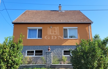 Eladó családi ház