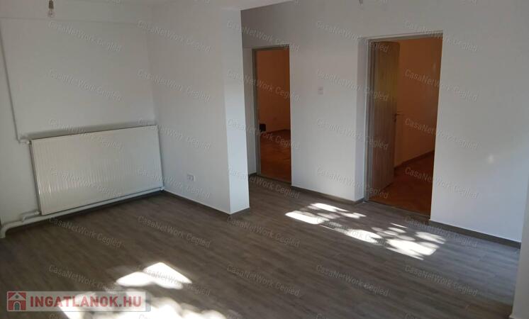 Eladó Cegléden 73 m2-es családi ház.