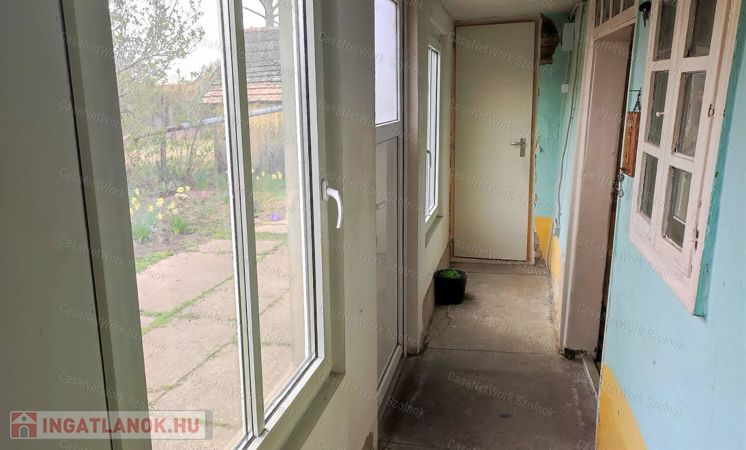 Eladó két szobás családi ház Jászkarajenőn