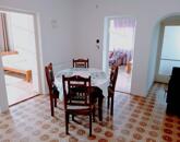 Eladó kertkapcsolatos első emeleti lakás Alsóörsön