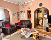 Családi ház 2 otthonnak, népszerű helyen